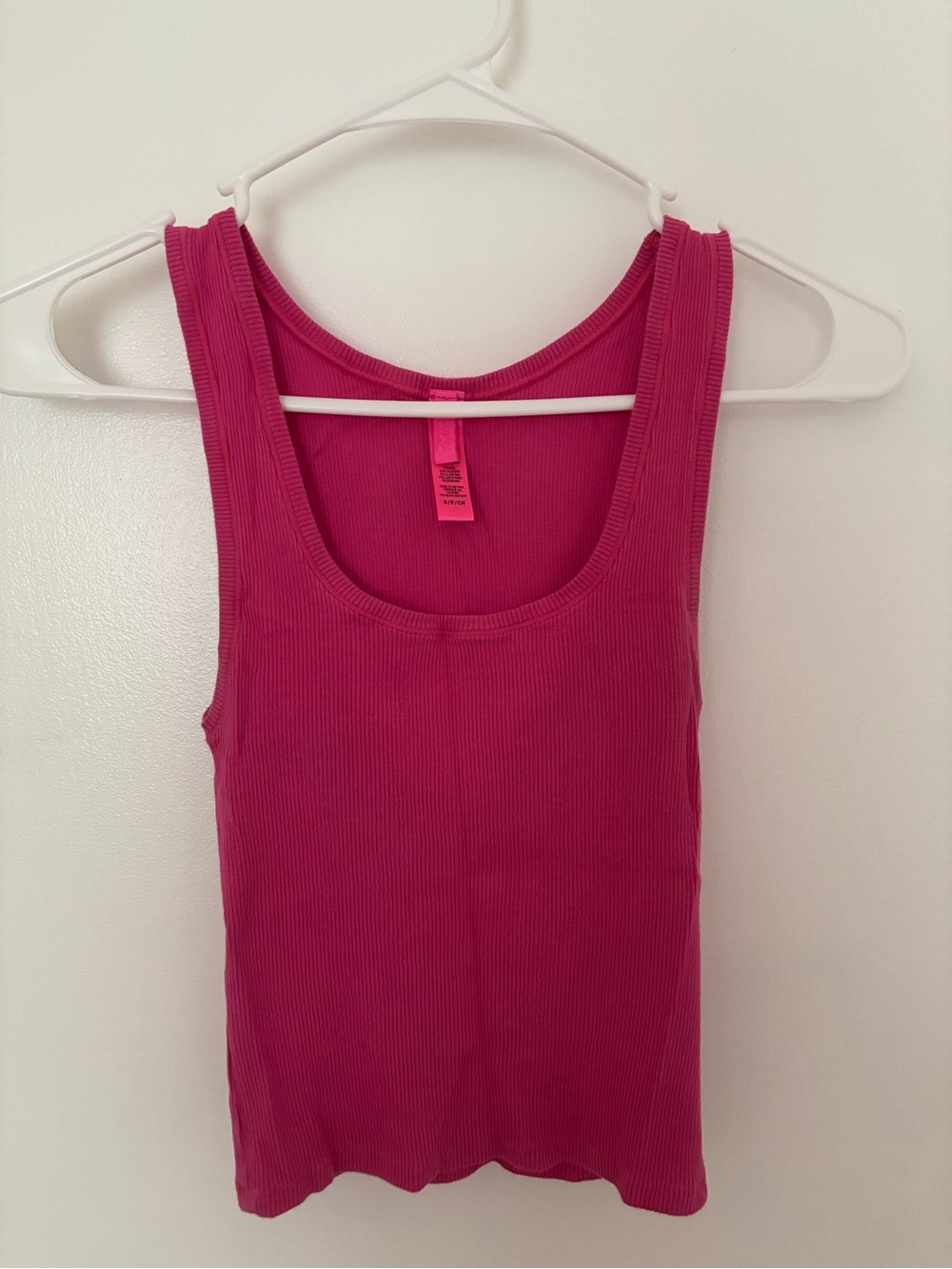 Pink skims Valentine’s Day ribbed tank
